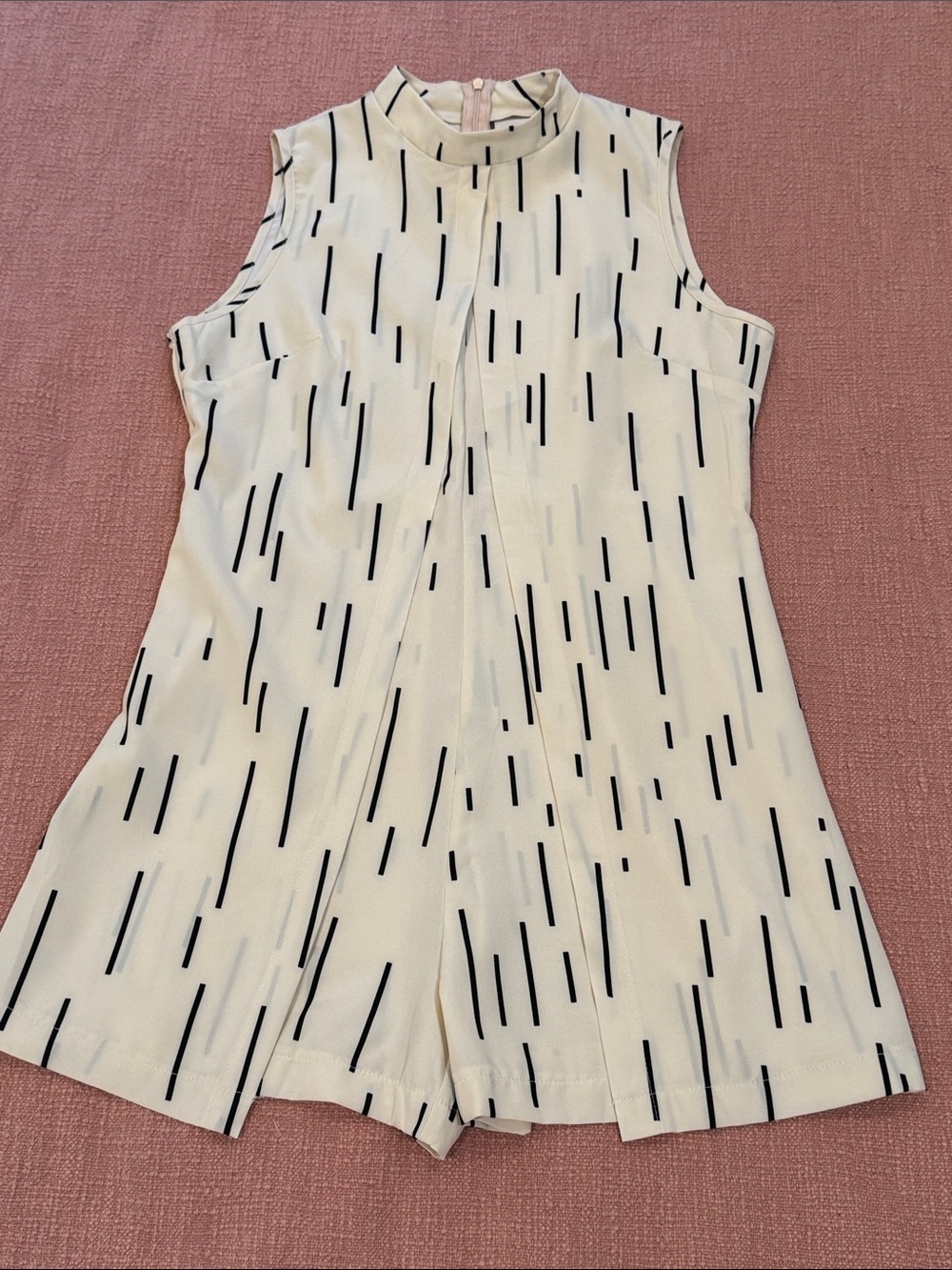Sleeveless Cream Patterned Romper shortsuit with outer front layers med wm’s
